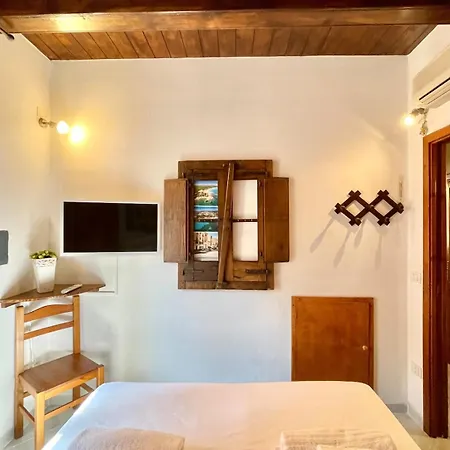 Itadhome - Hidden Window Apartment