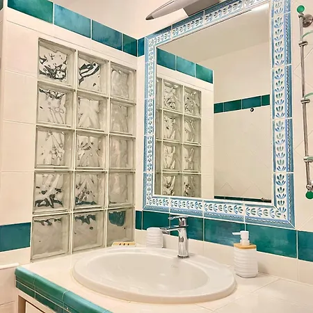 Itadhome - Hidden Window Apartment *